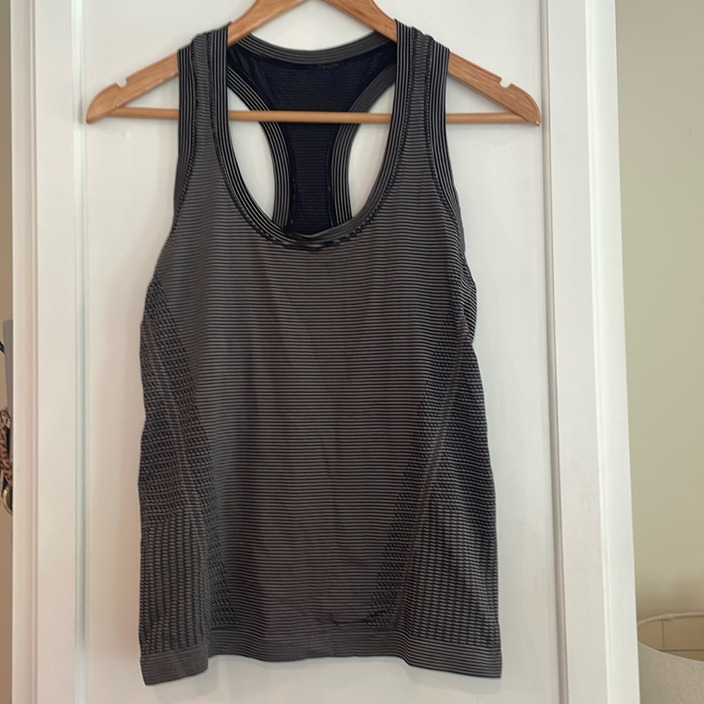 EUC Athleta Momentum Stripe Tank! Small!